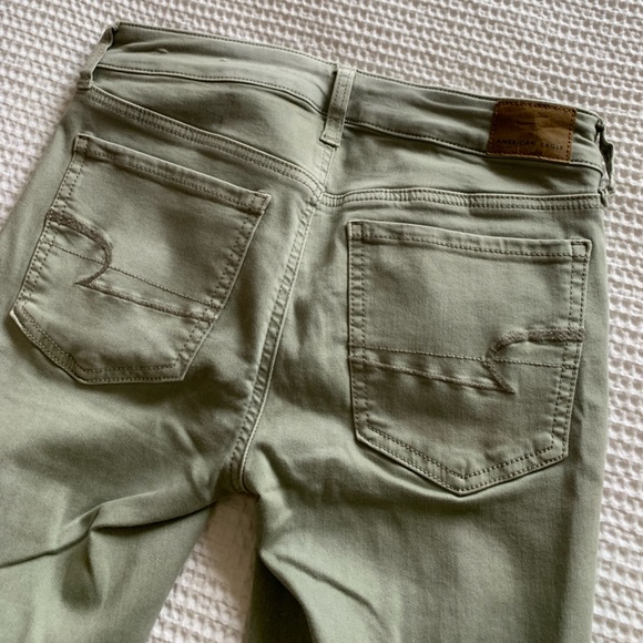 American Eagle Sage Green Jeans, size 6 regular - Picture 3 of 5